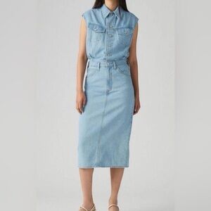 Levi’s Iconic Sleeveless Midi Denim Dress Light Wash Sz M NWT